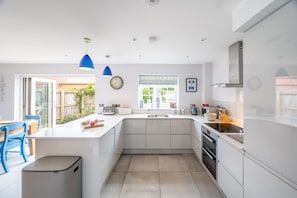 Microwave, dishwasher, high chair - Ash Cottage, Brancaster, Norfolk (Brancaster)