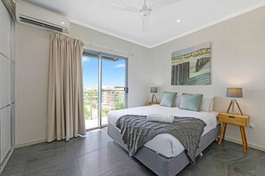 Apartment, Smoking | 3 bedrooms - Zen Coastline Pool - Balcony Dining - Seaview (Darwin)