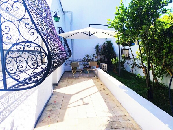 Traditional Apartment, 1 King Bed, Air conditioning | Terrace/patio
