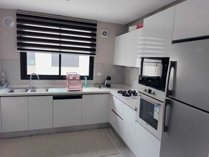 Comfort Apartment, 2 Bedrooms (Maison de la Marsa) | Private kitchen