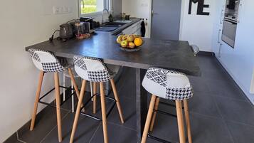 Réfrigérateur, micro-ondes, four, lave-vaisselle