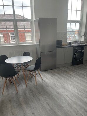 Refrigerador, microondas, horno, placa de cocina