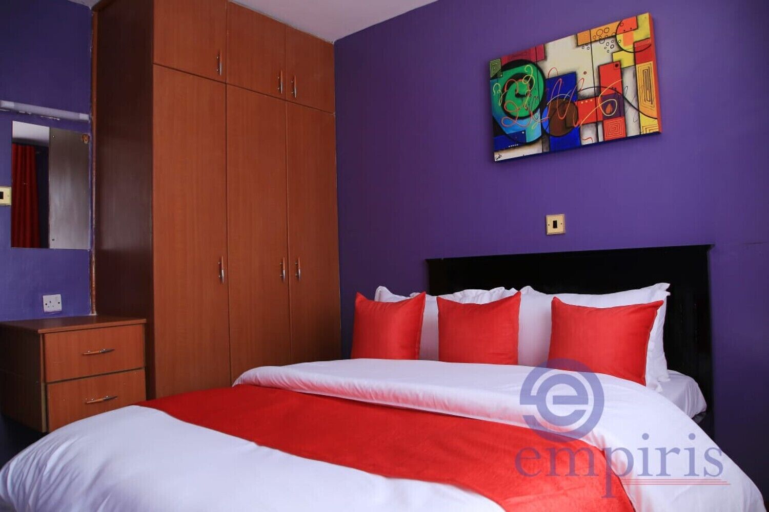 3 habitaciones, tabla de planchar con plancha, wifi y ropa de cama 