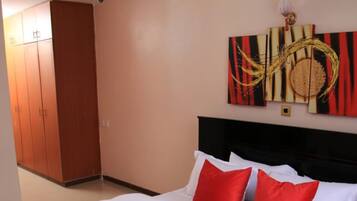 Iron/ironing board, WiFi, bed sheets