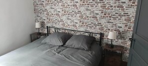 2 bedrooms, iron/ironing board, free WiFi, bed sheets - Le Morel, a typical Amiens house in Parc St-Pierre (Amiens)