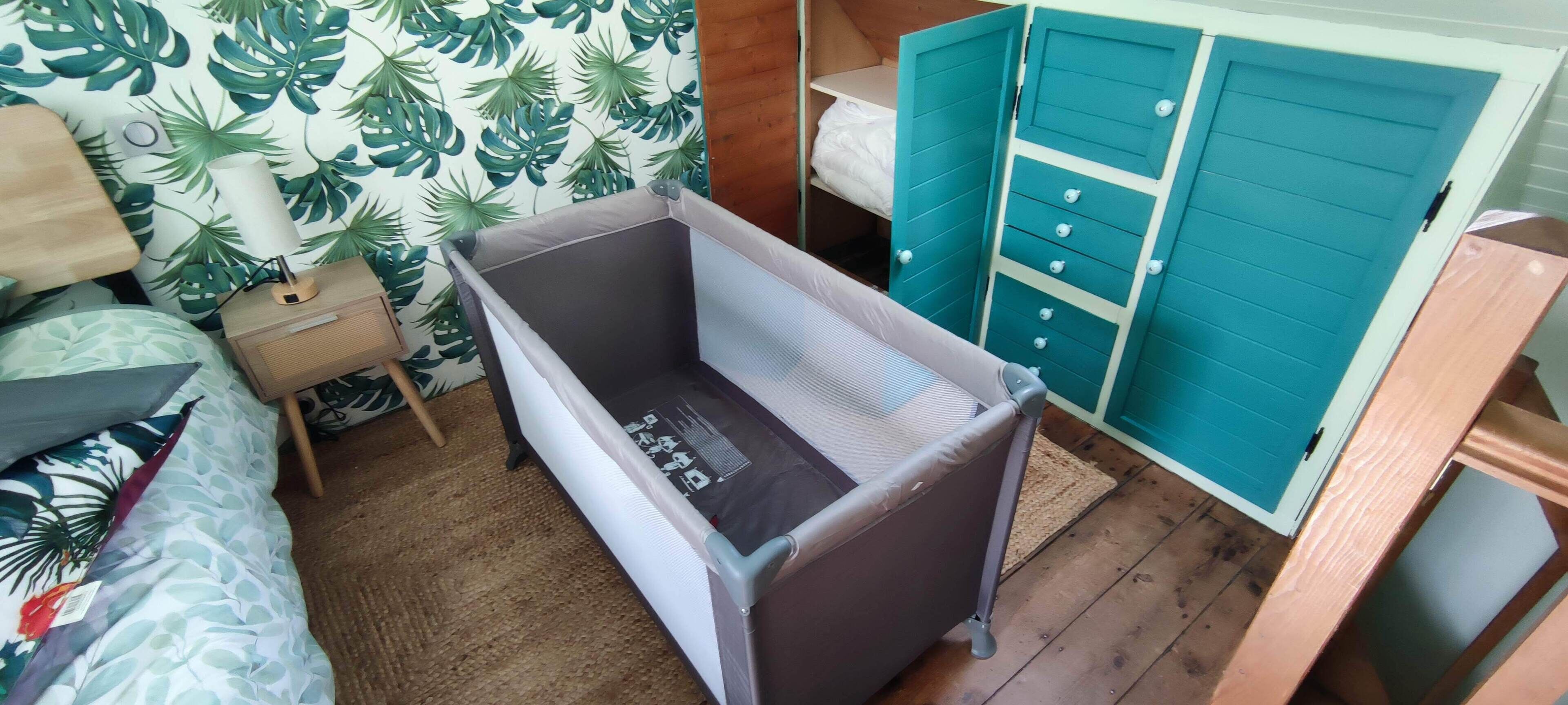 2 slaapkamers, een strijkplank/strijkijzer, gratis wifi, beddengoed