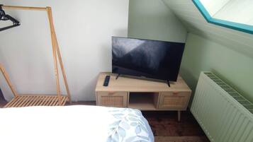 2 slaapkamers, een strijkplank/strijkijzer, gratis wifi, beddengoed