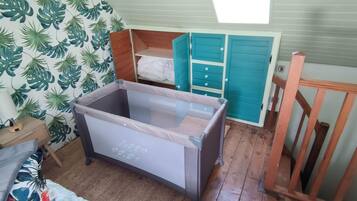 2 slaapkamers, een strijkplank/strijkijzer, gratis wifi, beddengoed