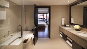 Unclassified image, 5 of 10, button - Luxury 1 Bedroom Hotel Apartment in Anantara Residences Palm Jumeirah (Dubai)