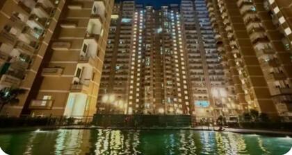 Comfy zone|5 min to metro;PariChowk;ExpoMart;KP