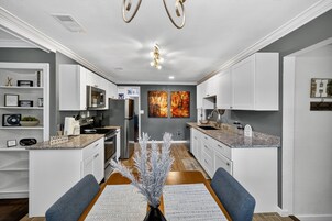 House, 3 Bedrooms | Private kitchen | Fridge, oven, coffee/tea maker, toaster