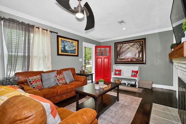 Huis, 3 slaapkamers | Woonruimte | Een smart-tv en streamingdiensten