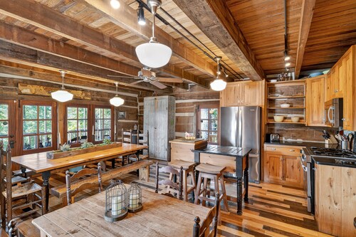 Cabin Unbound - Historic Lakefront Comfort 4 Bedroom Cabin