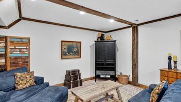 Cabin, 4 Bedrooms | Living area | Smart TV, streaming services