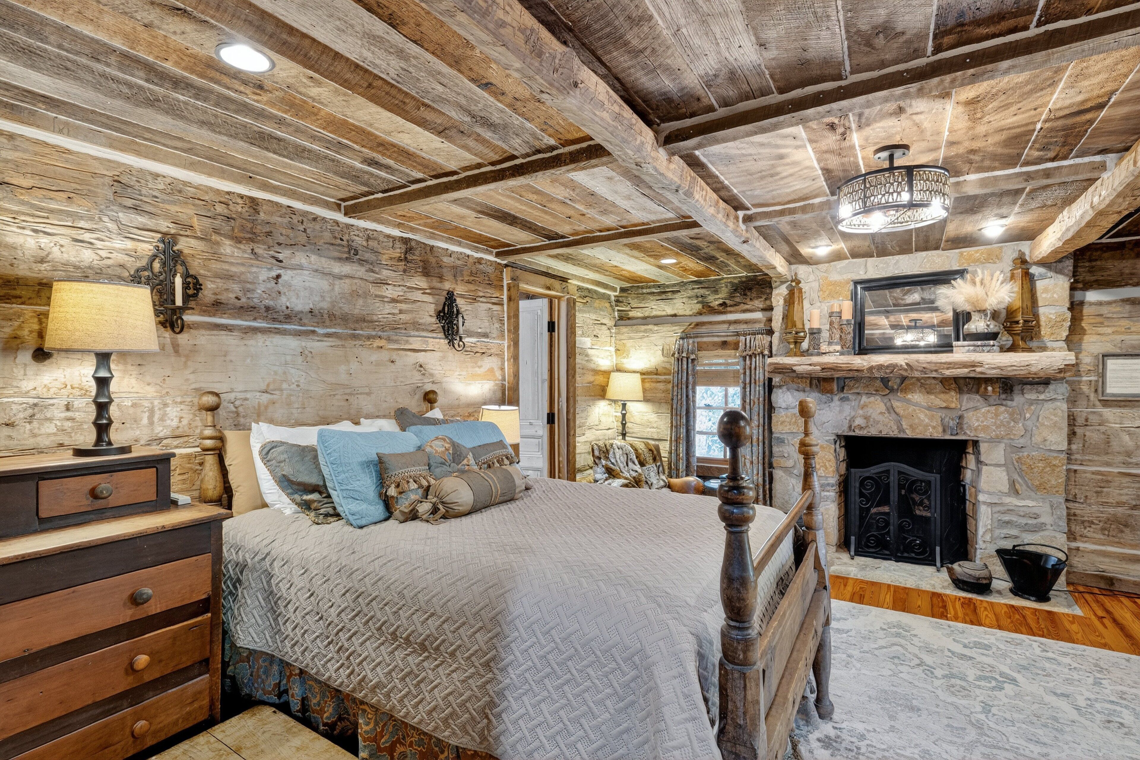 Cabin, 4 Bedrooms | 4 bedrooms, laptop workspace, free WiFi