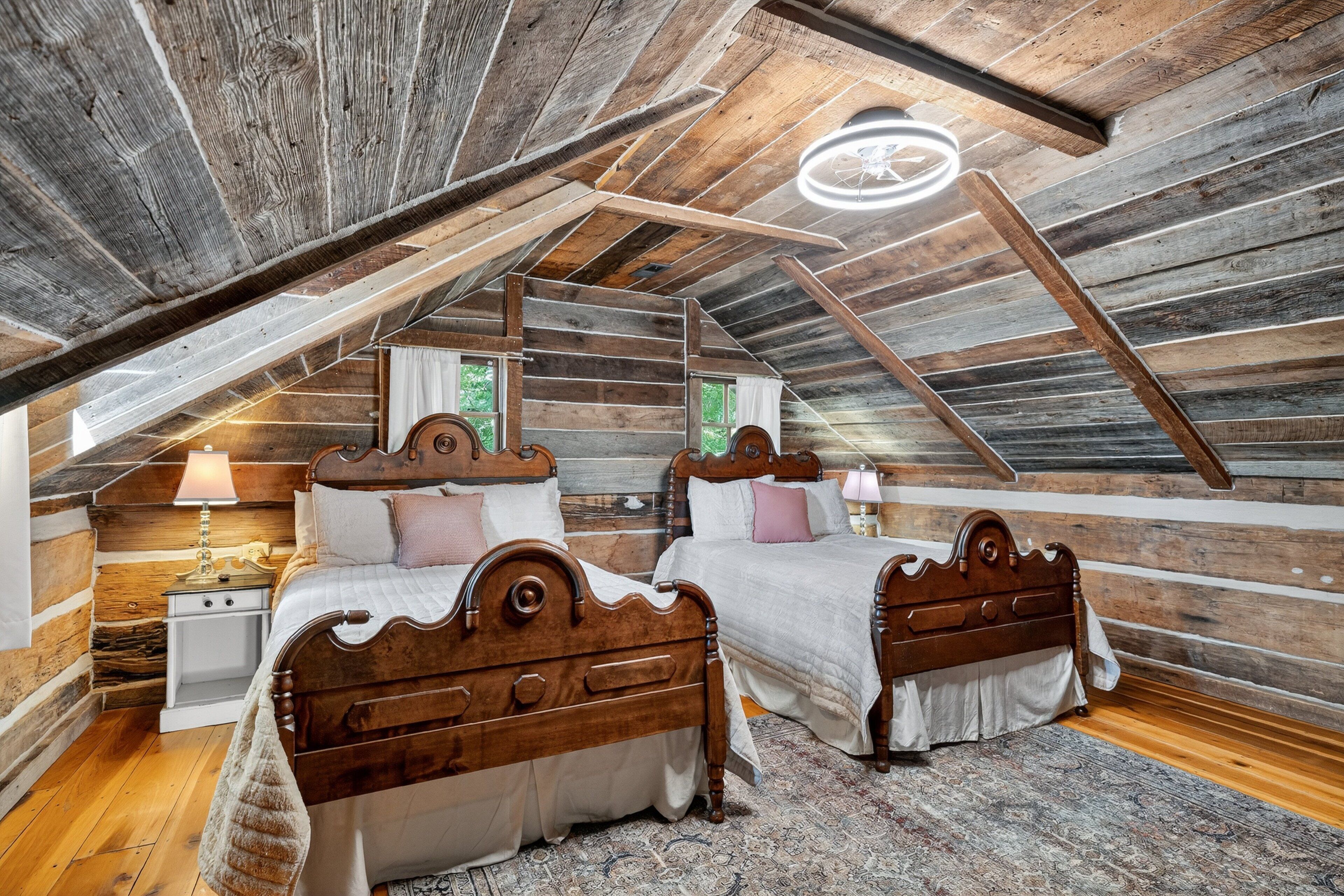 Cabin, 4 Bedrooms | 4 bedrooms, laptop workspace, free WiFi