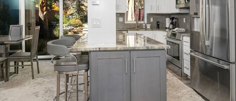 Townhome - 4 sovrum | Eget kök | Kylskåp, ugn, kaffe- och tebryggare och brödrost