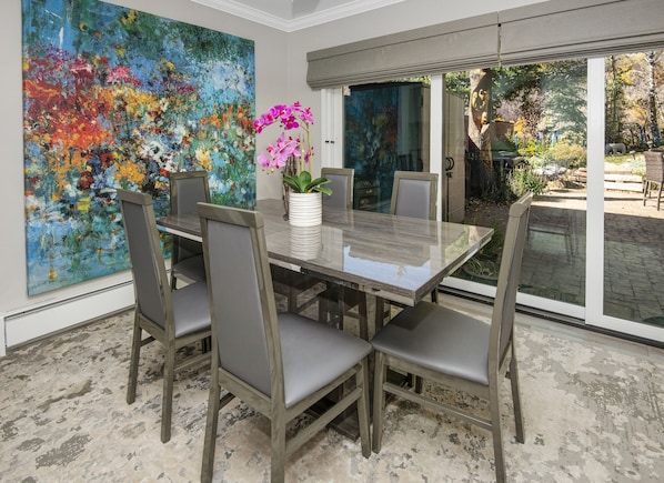 Casa de ciudad, 4 habitaciones | Restaurantes