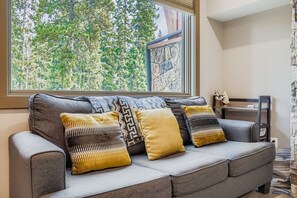 Living area | Smart TV - 1820 The Seasons 1 Bedroom Condo (Keystone)