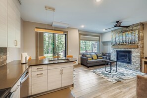 Interior - 1820 The Seasons 1 Bedroom Condo (Keystone)