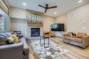 Living area - 1820 The Seasons 1 Bedroom Condo (Keystone)