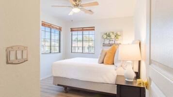 House, 4 Bedrooms | 4 bilik tidur, meja, ruang kerja komputer riba, Wi-fi percuma