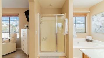 House, 4 Bedrooms | Bathroom | Towels, shampoo