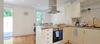 Budgenor Lodge - Midhurst  -  a family house that sleeps 4 guests  in 2 bedrooms