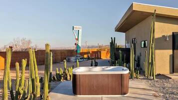 Tina de hidromasaje al aire libre