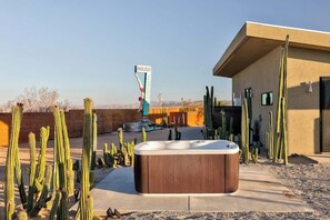 Tina de hidromasaje al aire libre