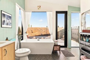 Shower, hair dryer - Stargaze Escape • Futuristic Flying Car Bed|Cactus Garedens|Hot Tub (Yucca Valley)