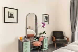 2 عدّة غرف نوم ومكواة/لوح كي وواي فاي وملاءات أسرّة