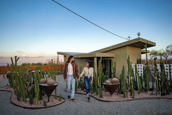 المنطقة المحيطة بالمنشأة