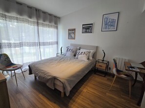 4 bedrooms, internet, bed sheets - VACATION HOME AT THE FOOT OF LAC DE SAINT FERREOL IDEAL FOR FAMILIES (Vaudreuille)