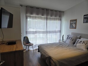 4 bedrooms, internet, bed sheets