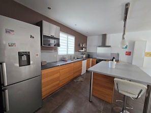 Microwave, oven, stovetop, dishwasher