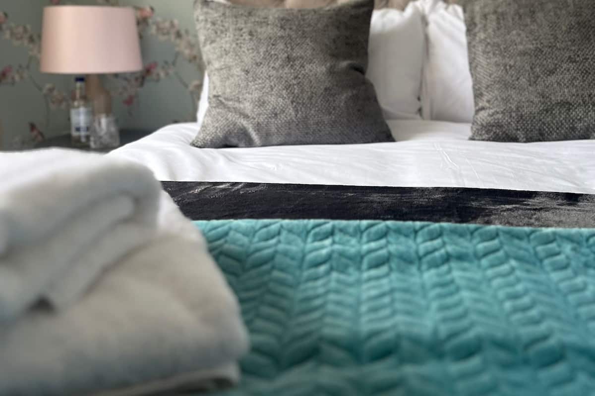 Basic Double Room | Iron/ironing board, free WiFi