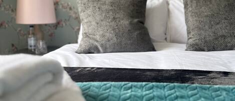 Basic Double Room | Iron/ironing board, free WiFi