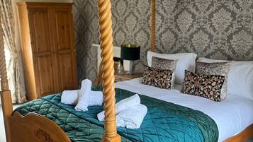 Deluxe Double Room | Iron/ironing board, free WiFi