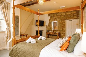 Deluxe Double Room | Iron/ironing board, free WiFi