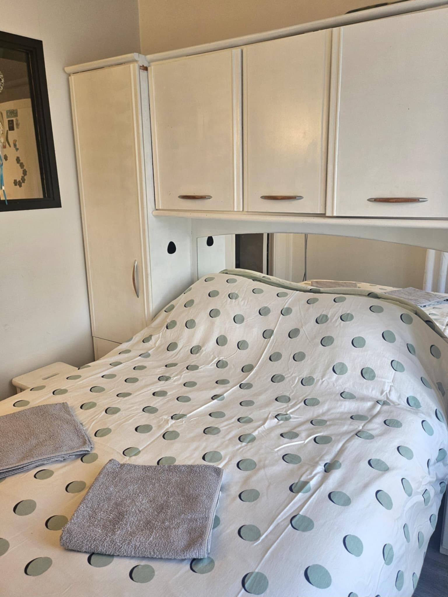 1 Schlafzimmer, Schreibtisch, Bügeleisen/Bügelbrett, Reisekinderbett