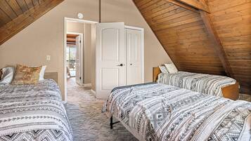 4 bedrooms, iron/ironing board, free WiFi, bed sheets