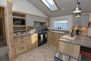 Cookware/dishes/utensils - Lakewood Retreat (Woodhall Spa)