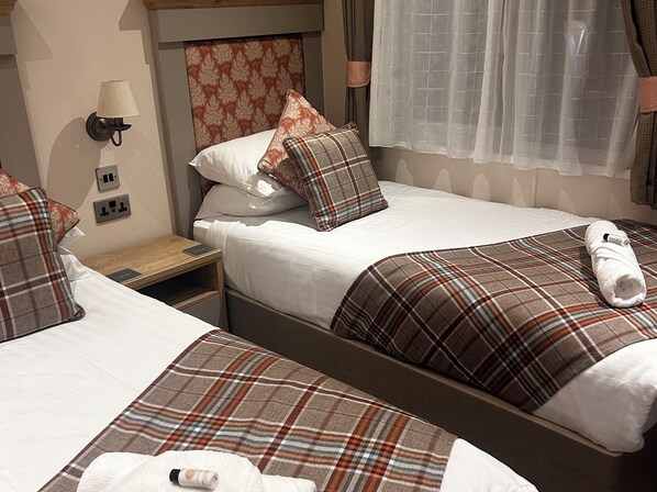 2 habitaciones, decoración personalizada y muebles diferentes