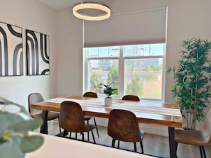 Dining - Modern 4BR Townhome | Pickleball | Near Naperville (Warrenville)
