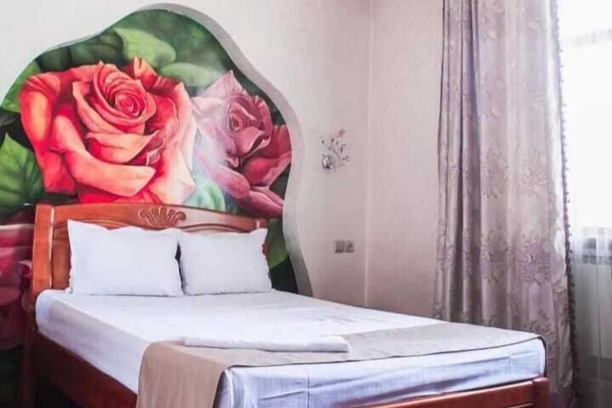 高级双人房 | 客房内保险箱、遮光窗帘、隔音、熨斗/熨板