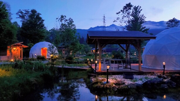 A serene outdoor setting with yurts, a wooden gazebo, and a pond. - Glamping+Sauna Hakuba morino wasabi nouen (Kitaazumi District)