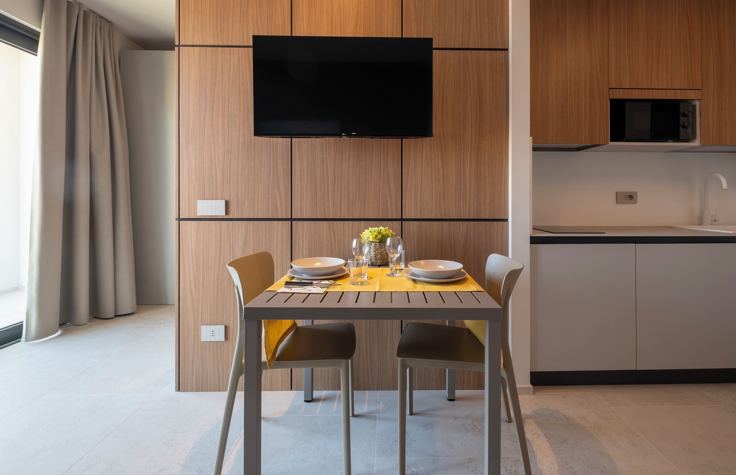 Appartamento, 1 letto queen con divano letto, non fumatori, vista città | Cucina privata | Frigorifero, microonde, piano cottura, pentole/stoviglie/utensili