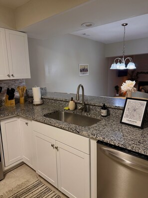 Interior - Townhome Near Ballantyne & The Arboretum - grill, pool, coffee bar, safe, quiet (Charlotte)