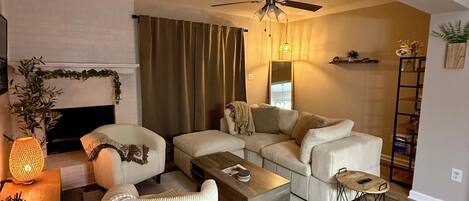 Televisión y chimenea